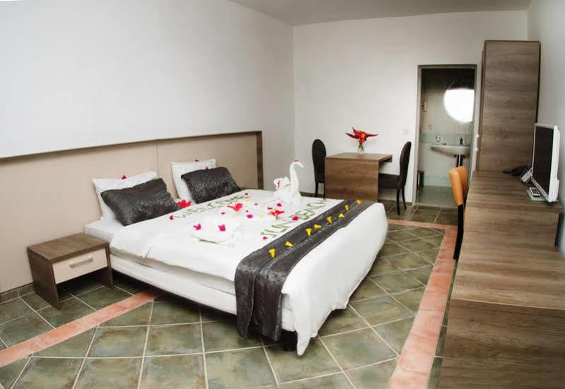 Sunbeach Hotel & Resort Bakau ภายนอก รูปภาพ