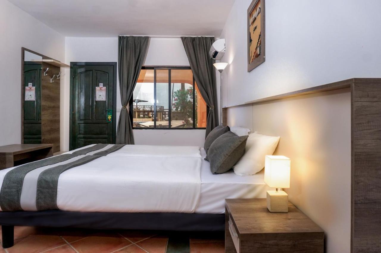 Sunbeach Hotel & Resort Bakau ภายนอก รูปภาพ