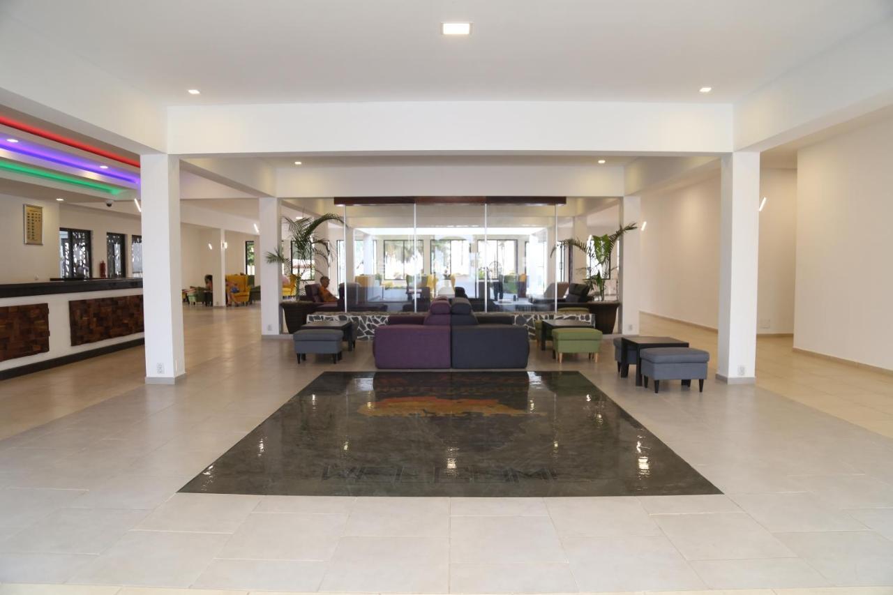 Sunbeach Hotel & Resort Bakau ภายนอก รูปภาพ
