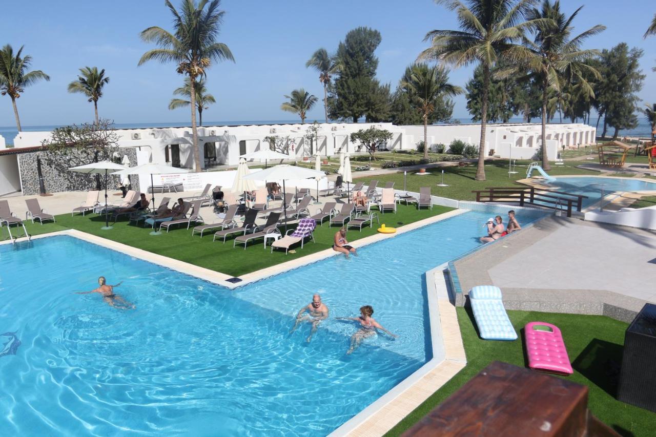 Sunbeach Hotel & Resort Bakau ภายนอก รูปภาพ